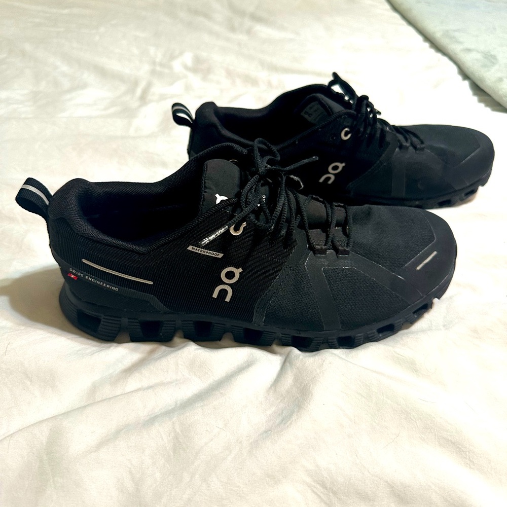 Black On Cloud waterproof womens shoes size 11.